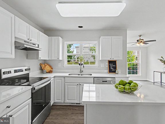 3rd image of 230 Country Ridge Dr