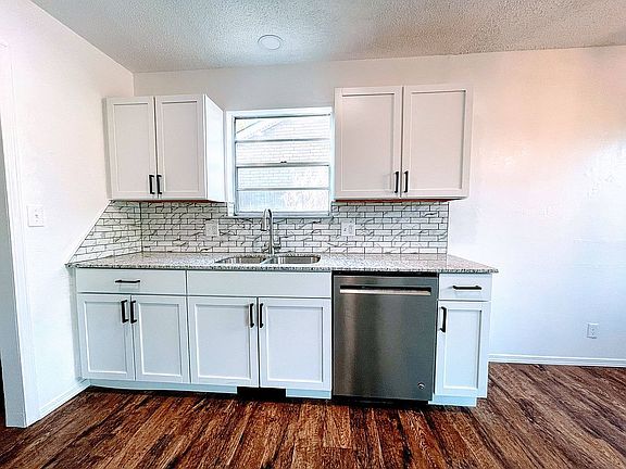 3rd image of 113 S La Mesa Dr