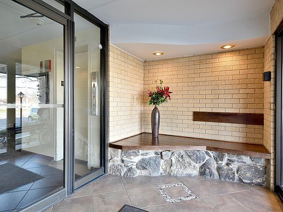 4th image of 130 E Grand Ave APT 103
