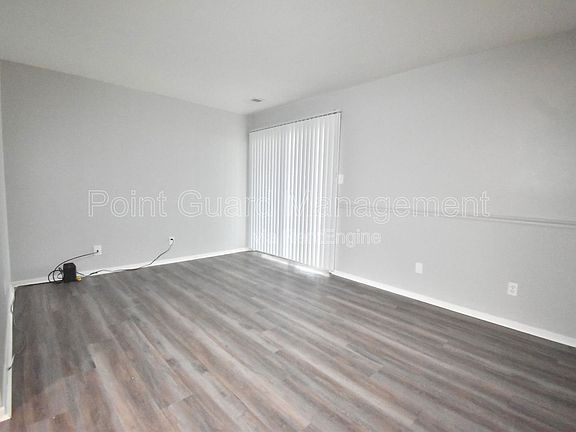 5th image of 1525 Oxford Pl #9