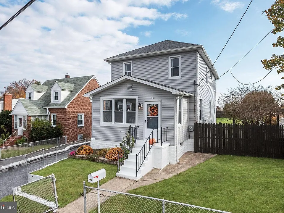 1901 August Ave