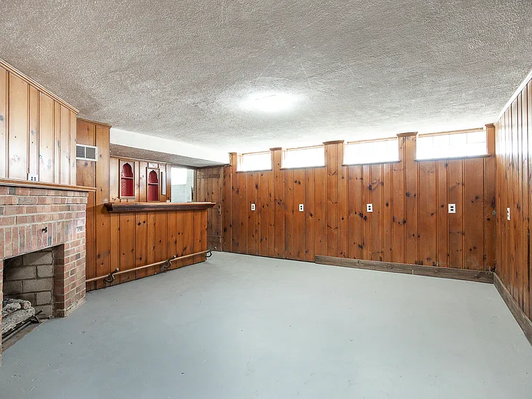18121 Hiller Ave — Photo 23
