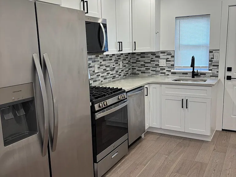 3190 Memphis St — Photo 5