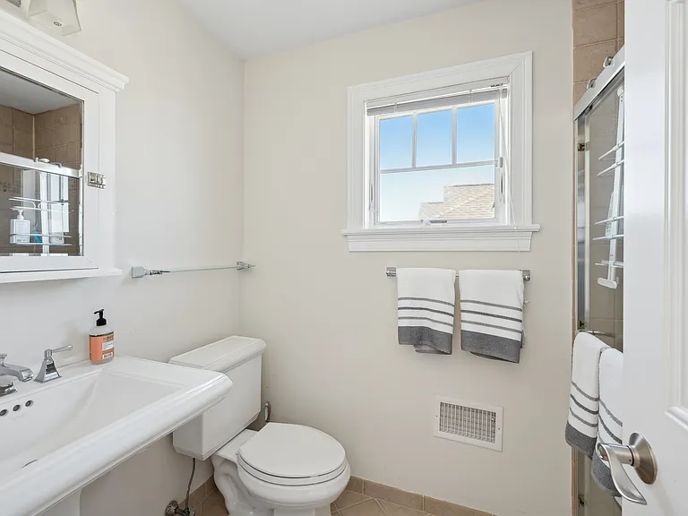 781 Dune Rd — Photo 16
