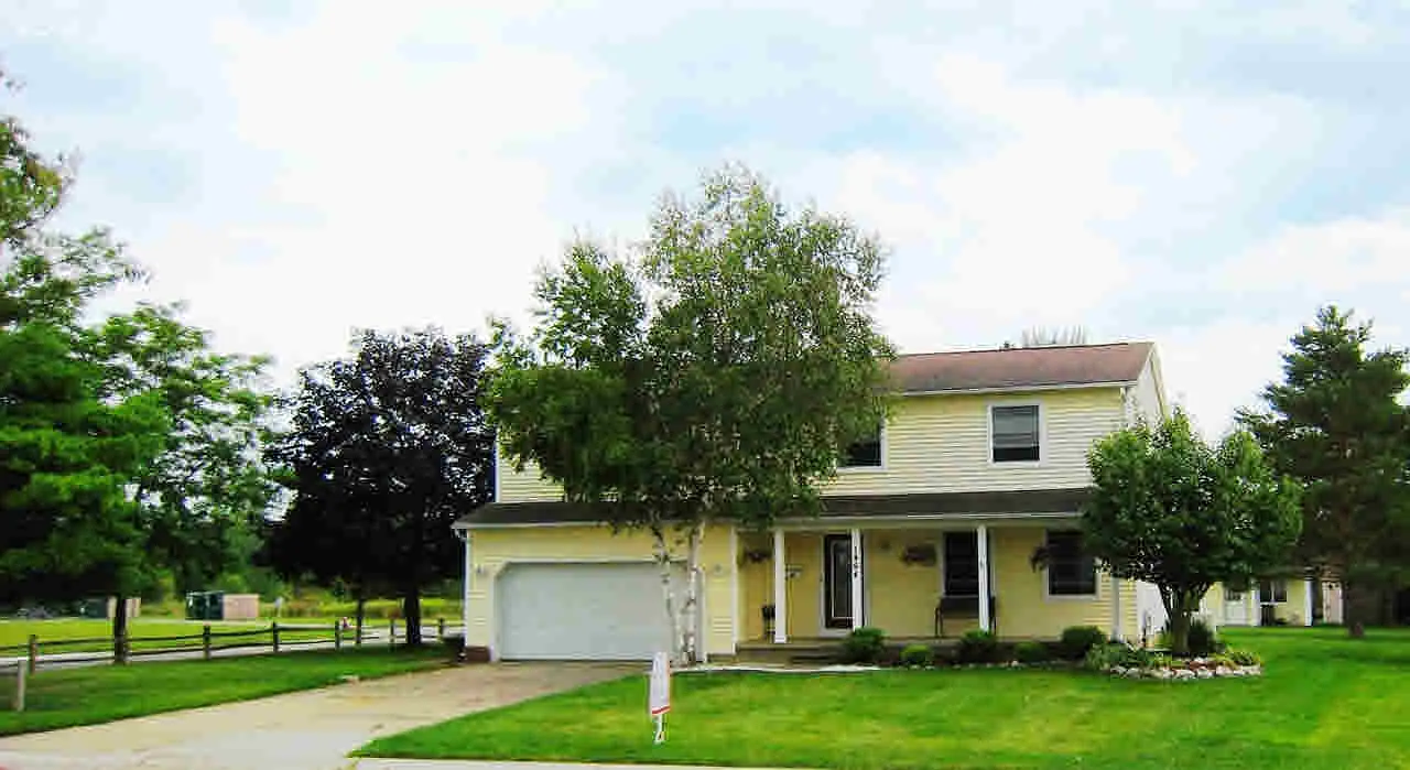 1464 Hilltop Dr photo 1