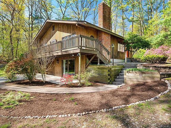 4th image of 19 Louise Luther Dr