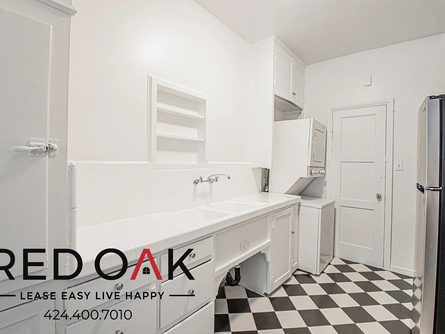 Refined 2-Bed with Open Floor Plan, Stainless Steel Appliances and In-Unit Laundry in the Heart o... — Photo 4