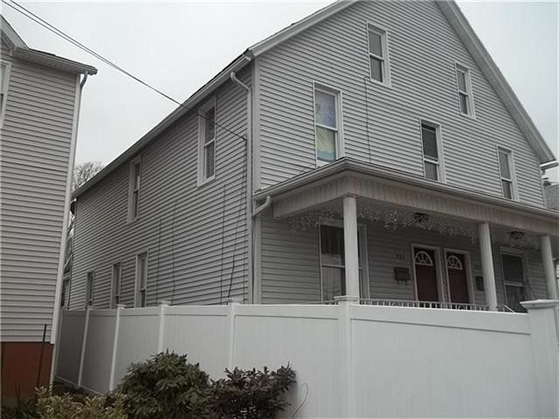 2nd image of 723 W 725 Locust St