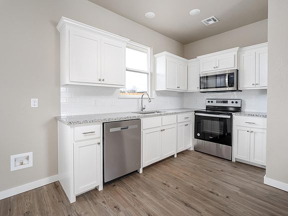 5th image of 205 E 11th St