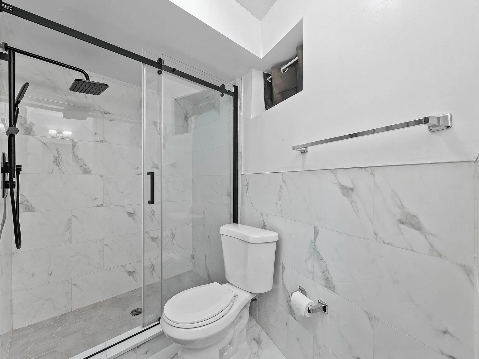 3 bed, $3,200 — Photo 1