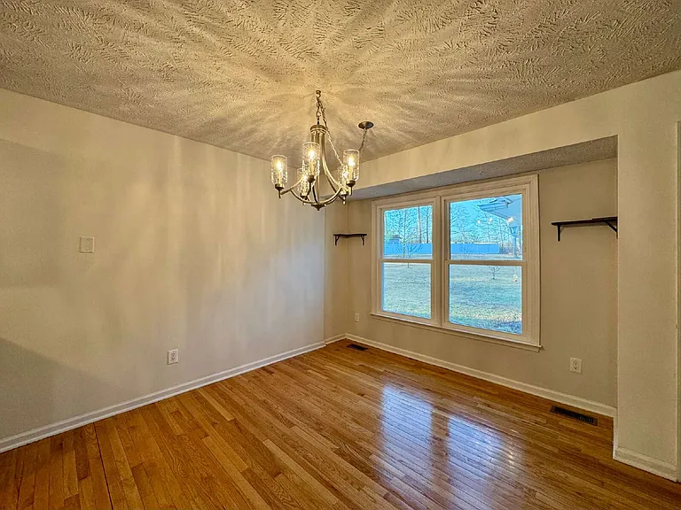115 Zane Dr — Photo 5