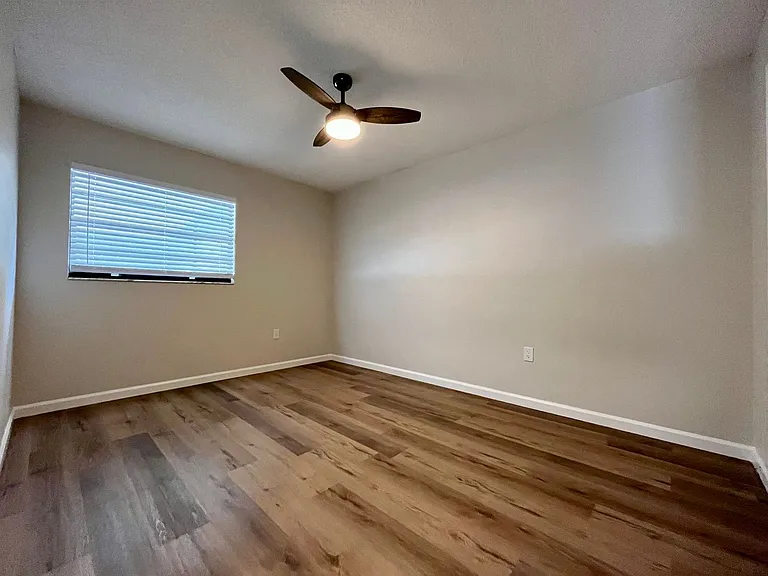 117 E Myrtle St — Photo 11
