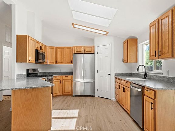 3rd image of 16 Orchardcrest Dr