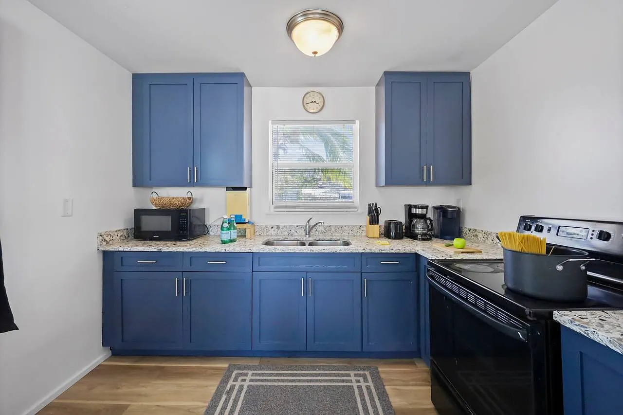 Studio, 300 sqft, $1,395 — Photo 2