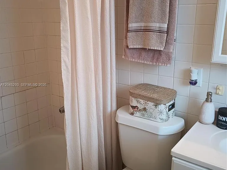 1433 SW 24th Ct #2 — Photo 6