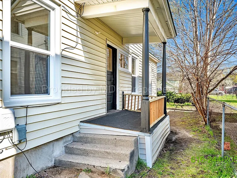 425 Woodlawn St SE — Photo 4