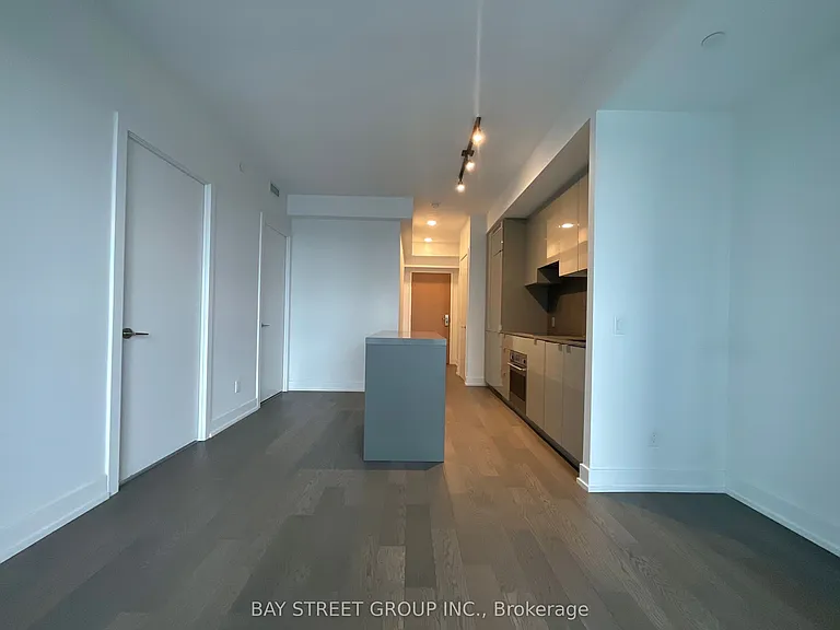 7 Grenville St #5213 — Photo 8