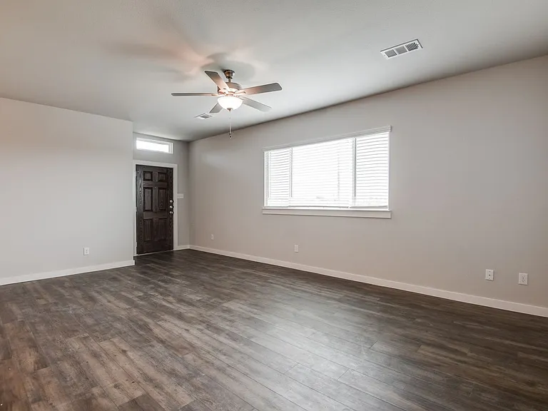 752 Wheatfield Dr — Photo 5