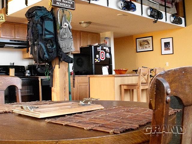1st image of 727 W Grand Blvd #5dysgvw1p