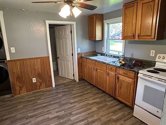 3rd image of 1915 Elm Dr
