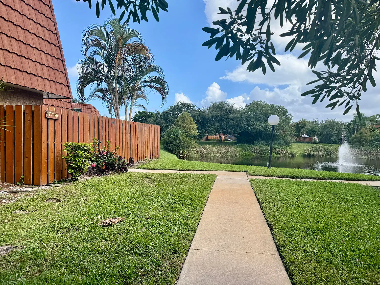 2 bed, 2.5 bath, 1232 sqft, $2,600 — Photo 2