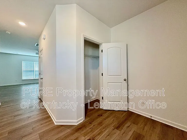 852 Halford Pl — Photo 4