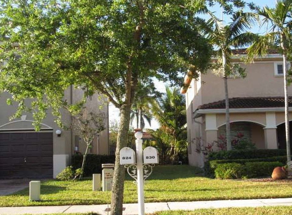 2nd image of 830 NW 204th St