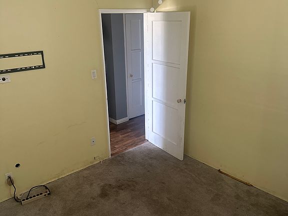 2nd image of 1946 W 95th St