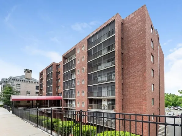 100 High St APT 807, Medford, MA 02155