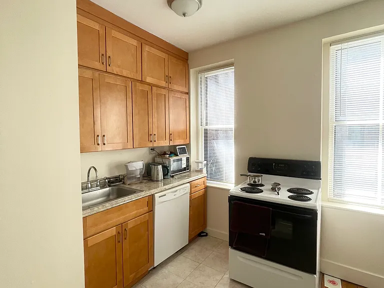 68 Myrtle St #5 — Photo 7