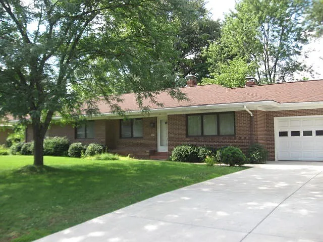 2326 E Gum St photo 1