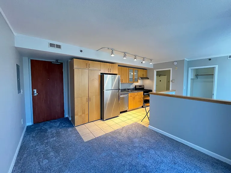 533 NE Holladay St #402 — Photo 7