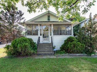 910 N McAree Rd, Waukegan, IL 60085