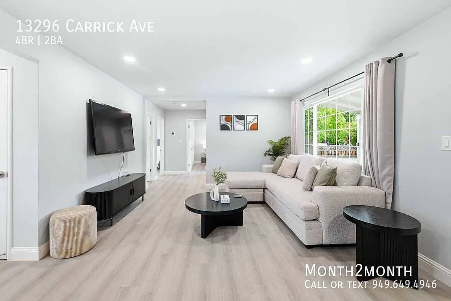 Elegant Living on Carrick Ave — Photo 1