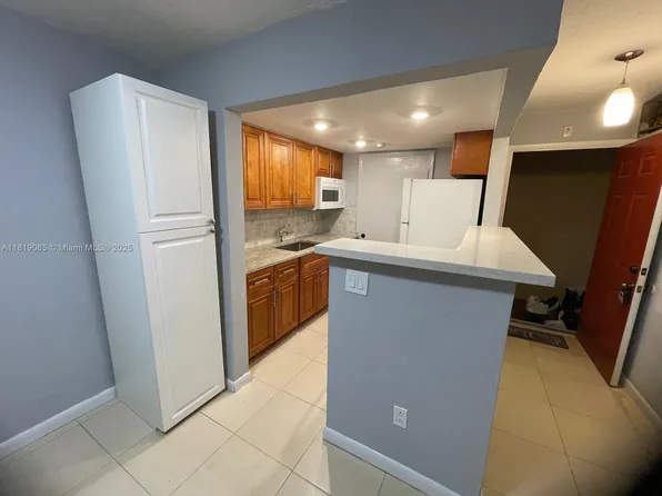 10903 N Kendall Dr APT 111, Miami, FL 33176