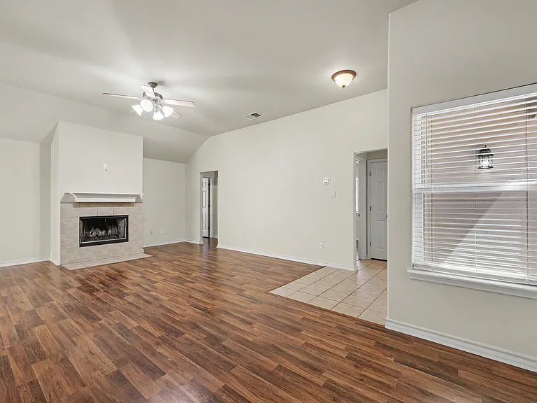 1111 Meadowbrook Dr — Photo 6