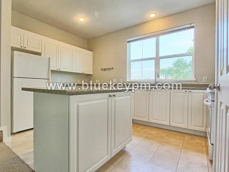 1712 SE Cutter Ln — Photo 4