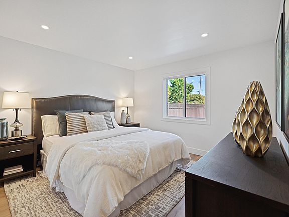 3rd image of 236 Daphne Way