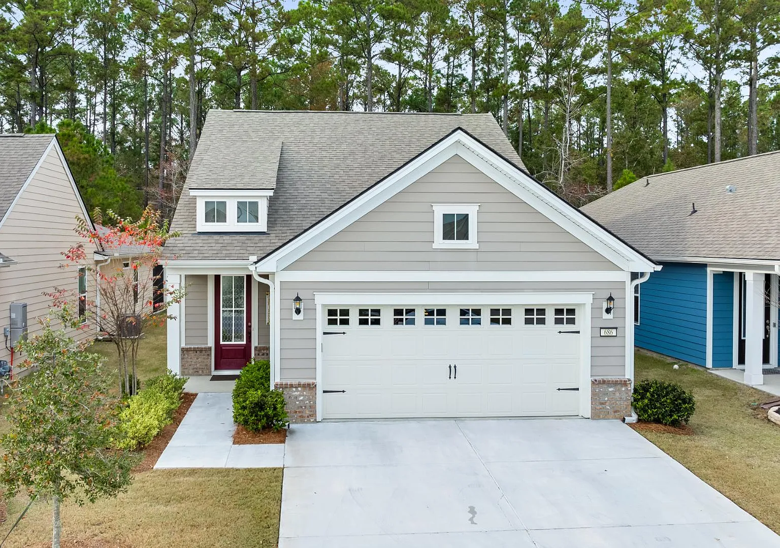 686 Destiny Dr — Photo 2