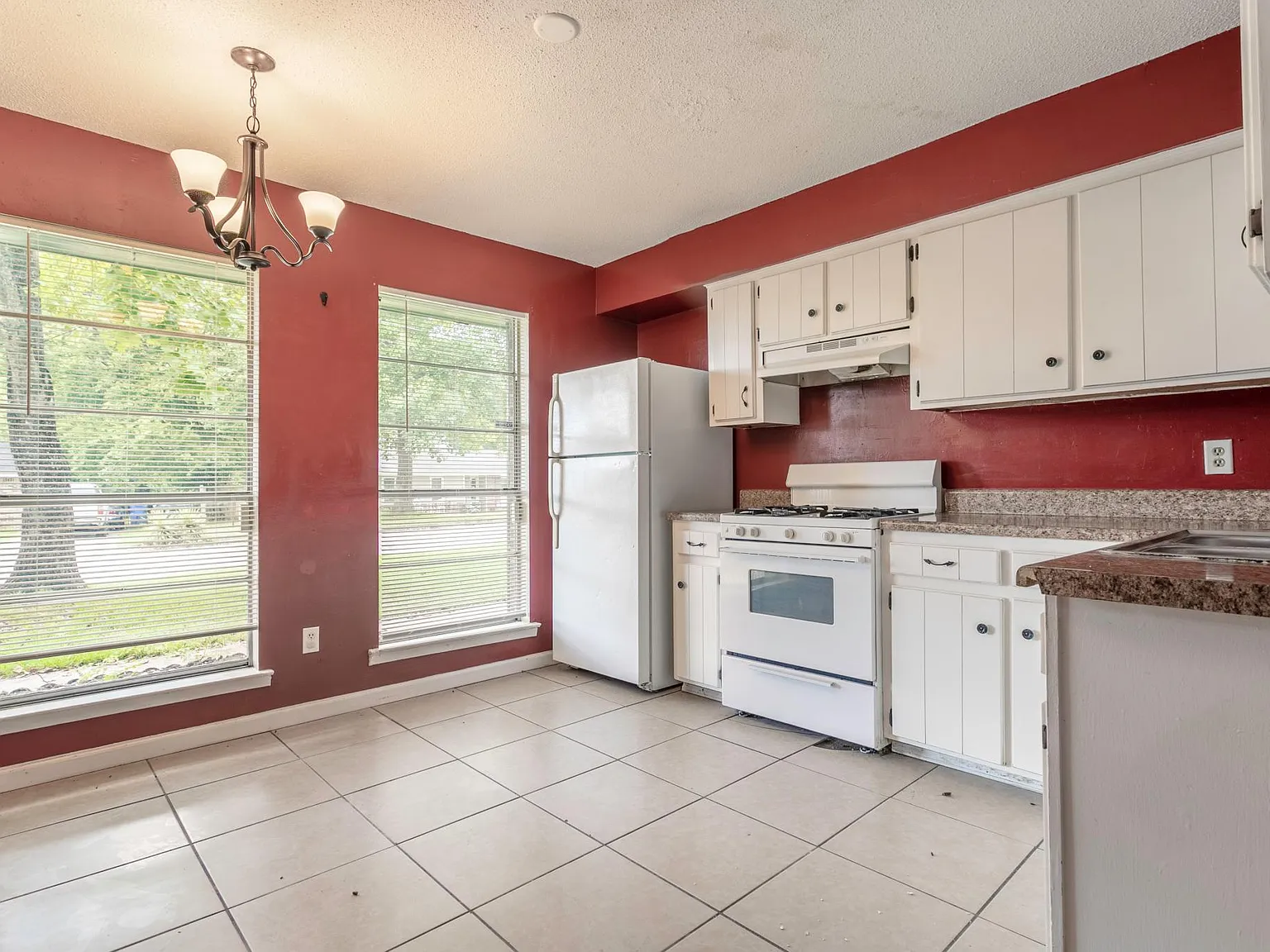 3 bed, 1044 sqft, $1,200 — Photo 3