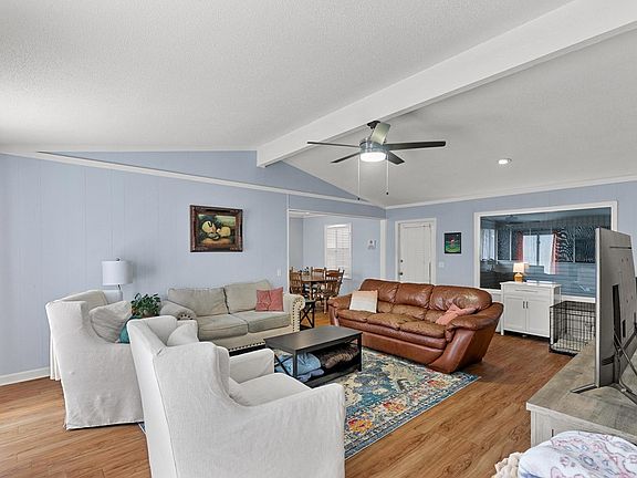 3rd image of 2122 Cecily St