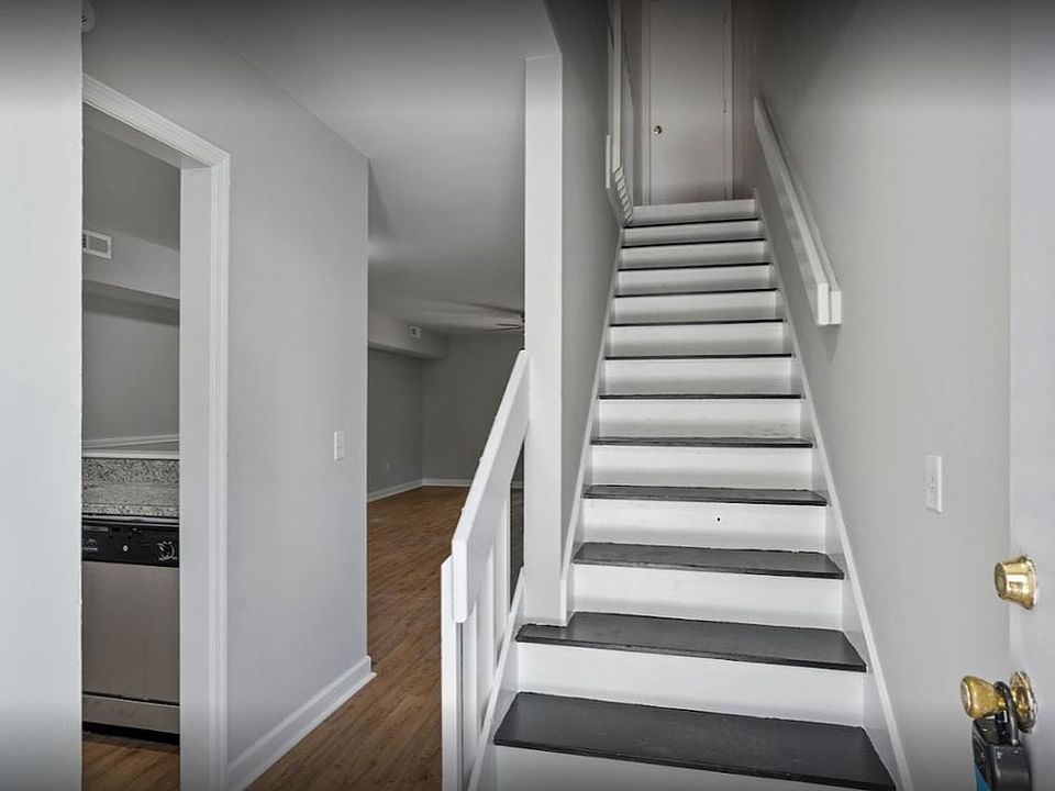 1st image of 333 Fleming Rd #D1b714b16