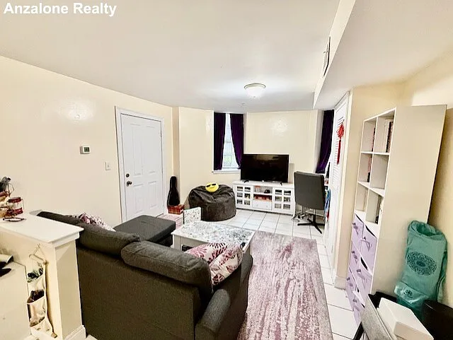 34 Mount Vernon St #B