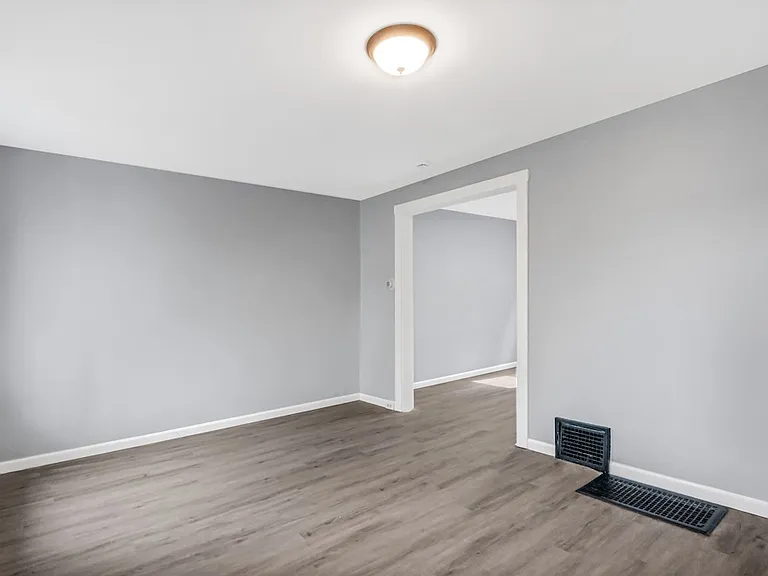 6 Bush Ave — Photo 16