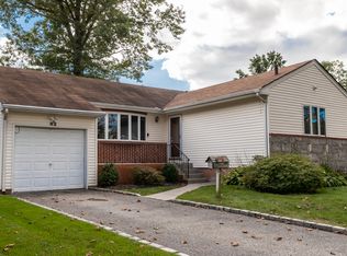 42 N Strathmore St, Valley Stream, NY 11581