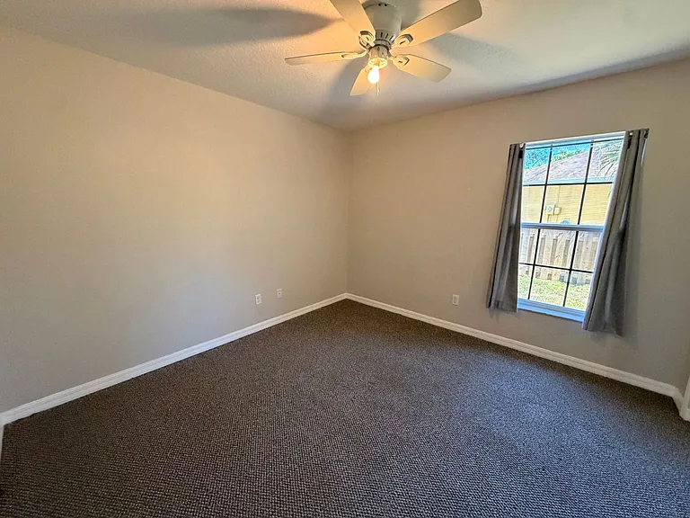 527 Terrier Way — Photo 10