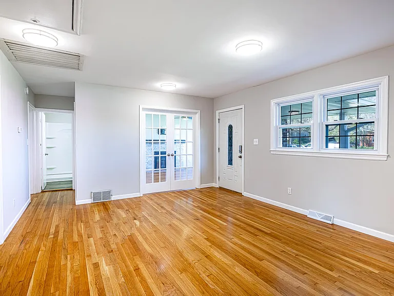 614 Portland Dr — Photo 4
