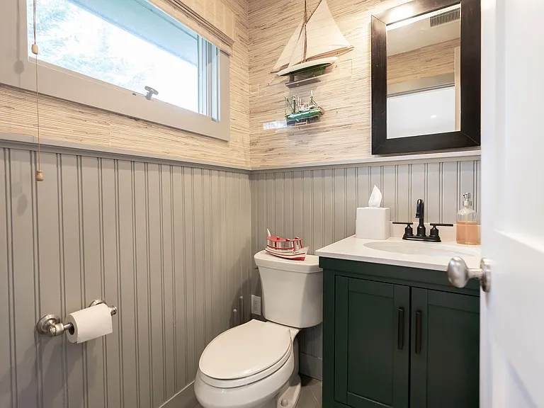35 Sylvan Ln — Photo 12