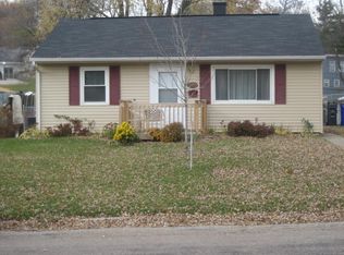 2458 8th Ave SW, Cedar Rapids, IA 52404