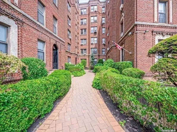 115-25 84 Avenue #4B, Kew Gardens, NY 11418